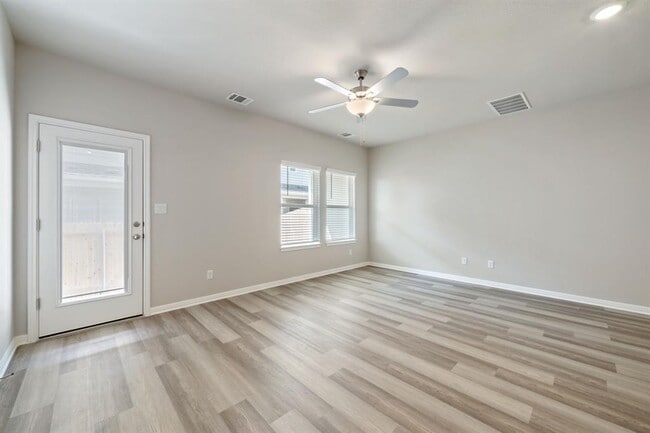Building Photo - 1850 Settlers Glen Dr