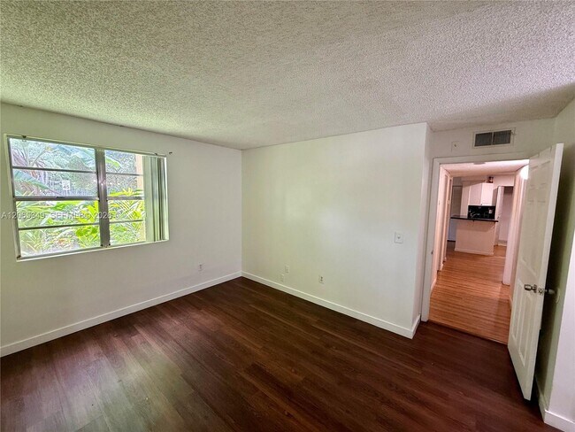 Building Photo - 1237 SW 46th Ave