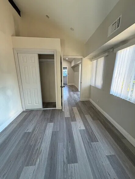 Building Photo - 681 Kenwood St