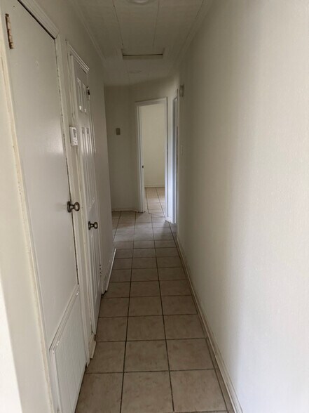 Building Photo - 1324 Cactus Dr
