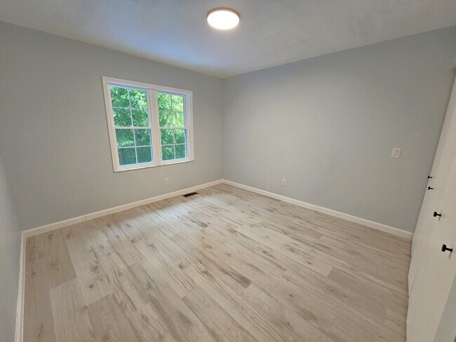 Building Photo - 35 Summercreek Dr