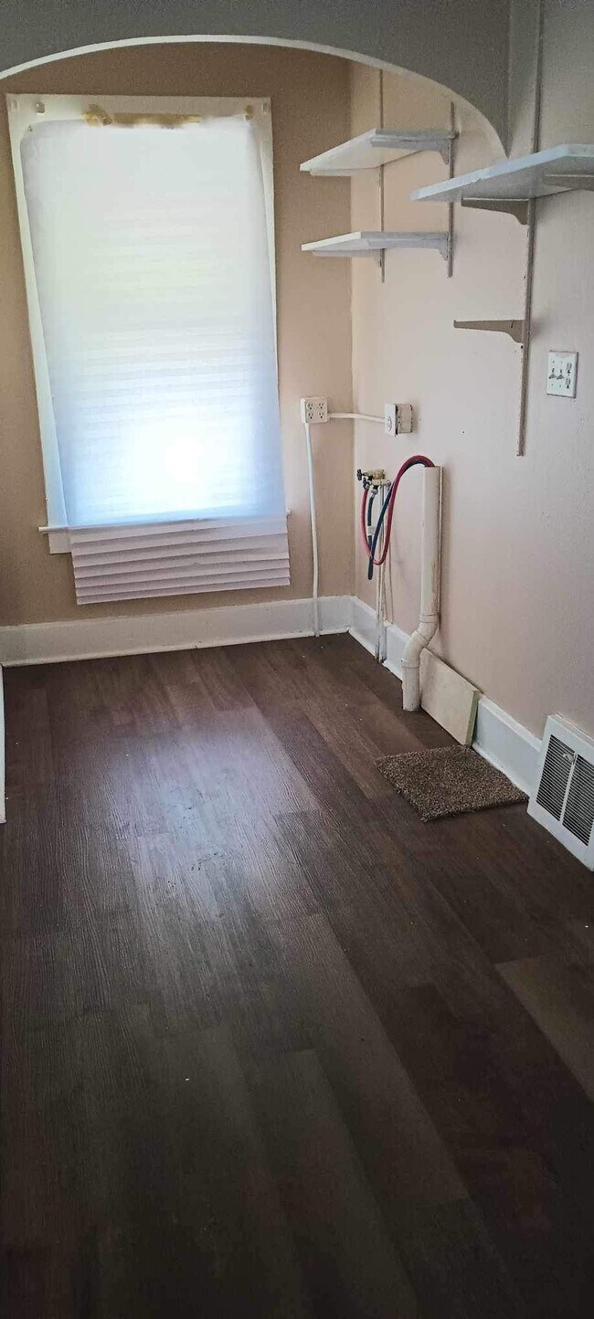 Building Photo - 641 Western Ave