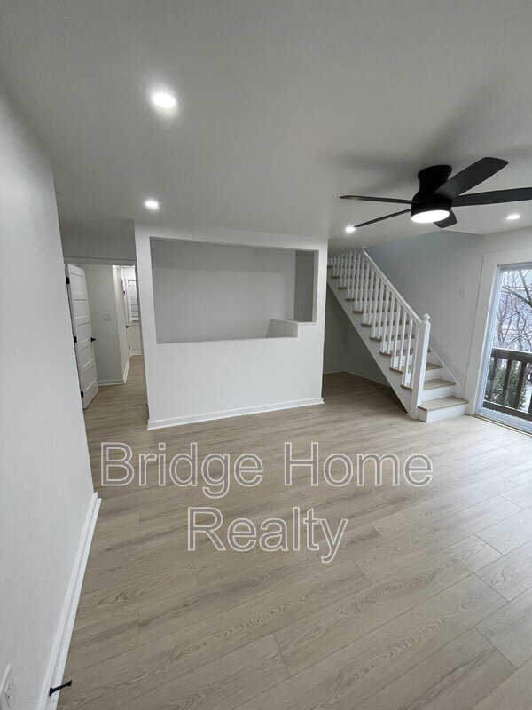 Building Photo - 107 Shoup St