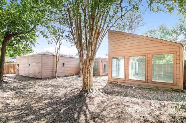 Building Photo - 7311 Las Brisas Dr