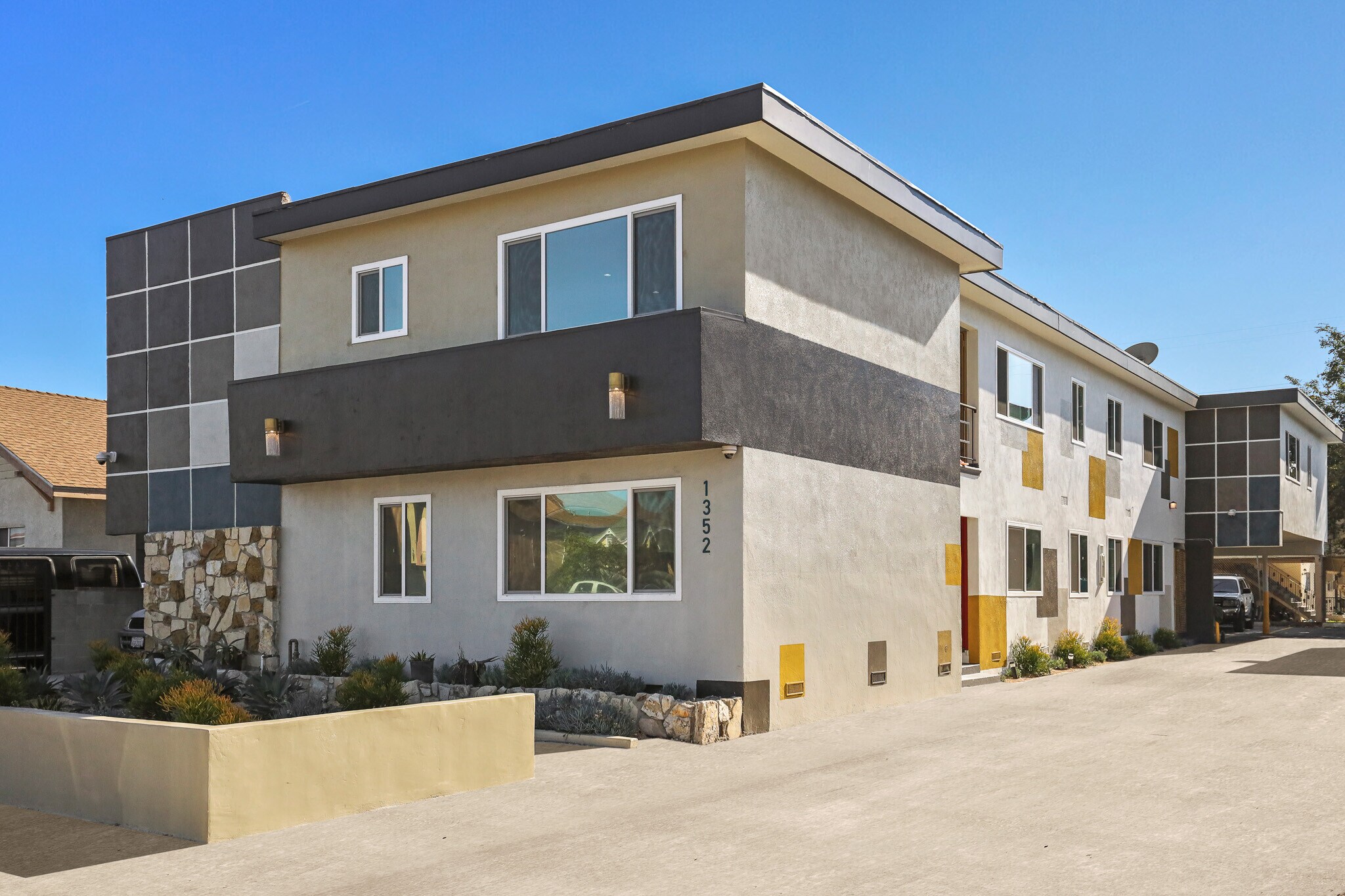 Building Photo - 1352 W 36th St