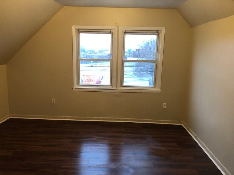 Building Photo - 163 Union Ave