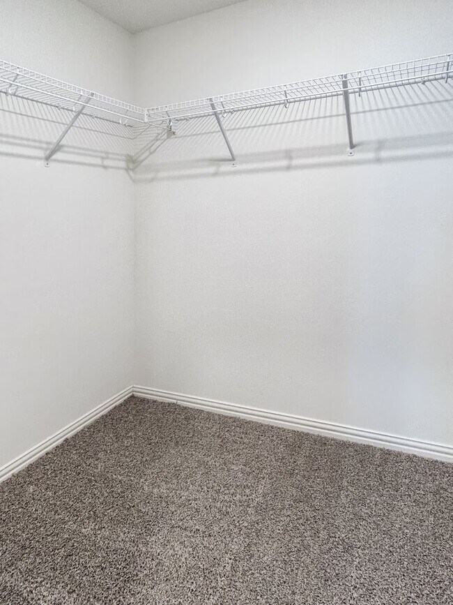 Building Photo - Beautifully Refreshed 3-Bedroom Home in Desirable Hightop Ridge