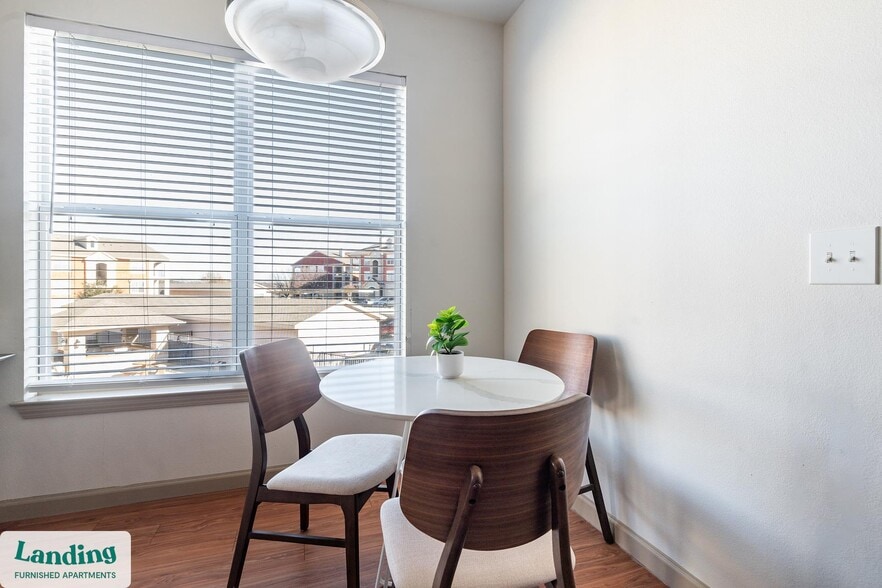 Building Photo - 1501 Westpark View Dr