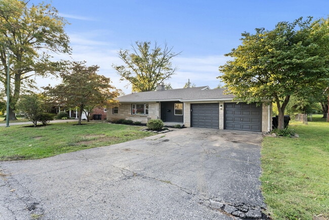 Building Photo - 1032 Algonquin Trail