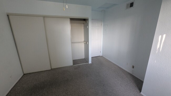 Building Photo - 1075 Madden Ave