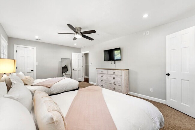 Building Photo - 441 Georgia 279-SI ID1019263P