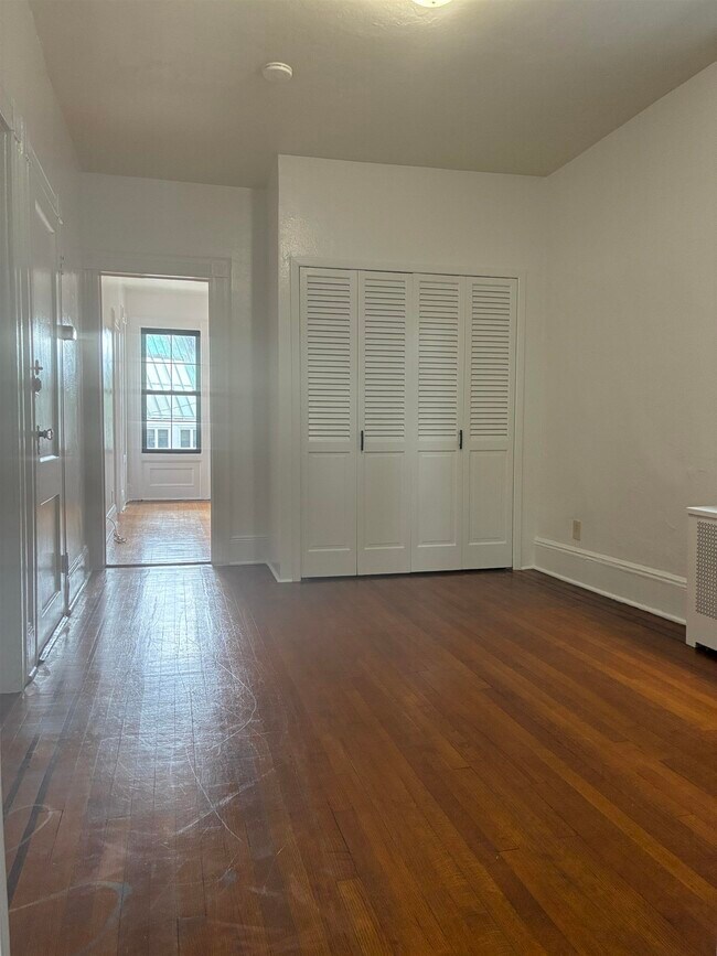 Building Photo - 110 18th St