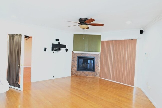 Building Photo - 1325 W 34th St