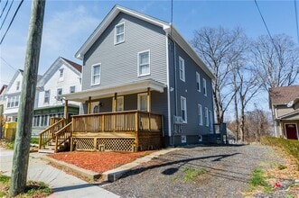 Building Photo - 31 Willetts Ave
