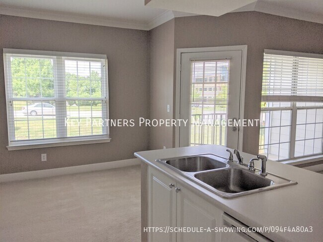 Building Photo - 11609 Tomahawk Creek Pky