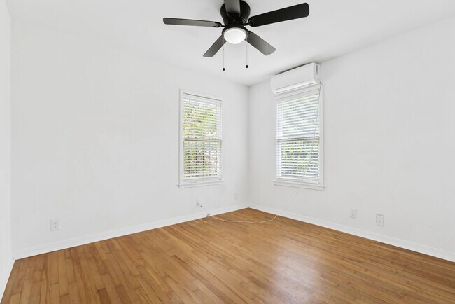 Building Photo - Updated Home • Huge Backyard • Minutes to Brooks City Base & Downtown San Antonio