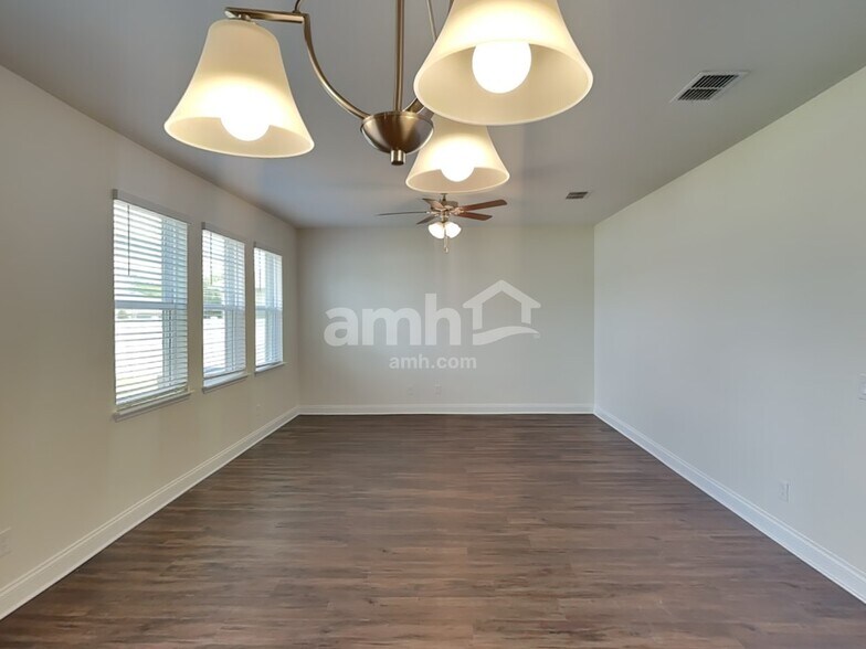 Building Photo - 1102 Winter Stone St