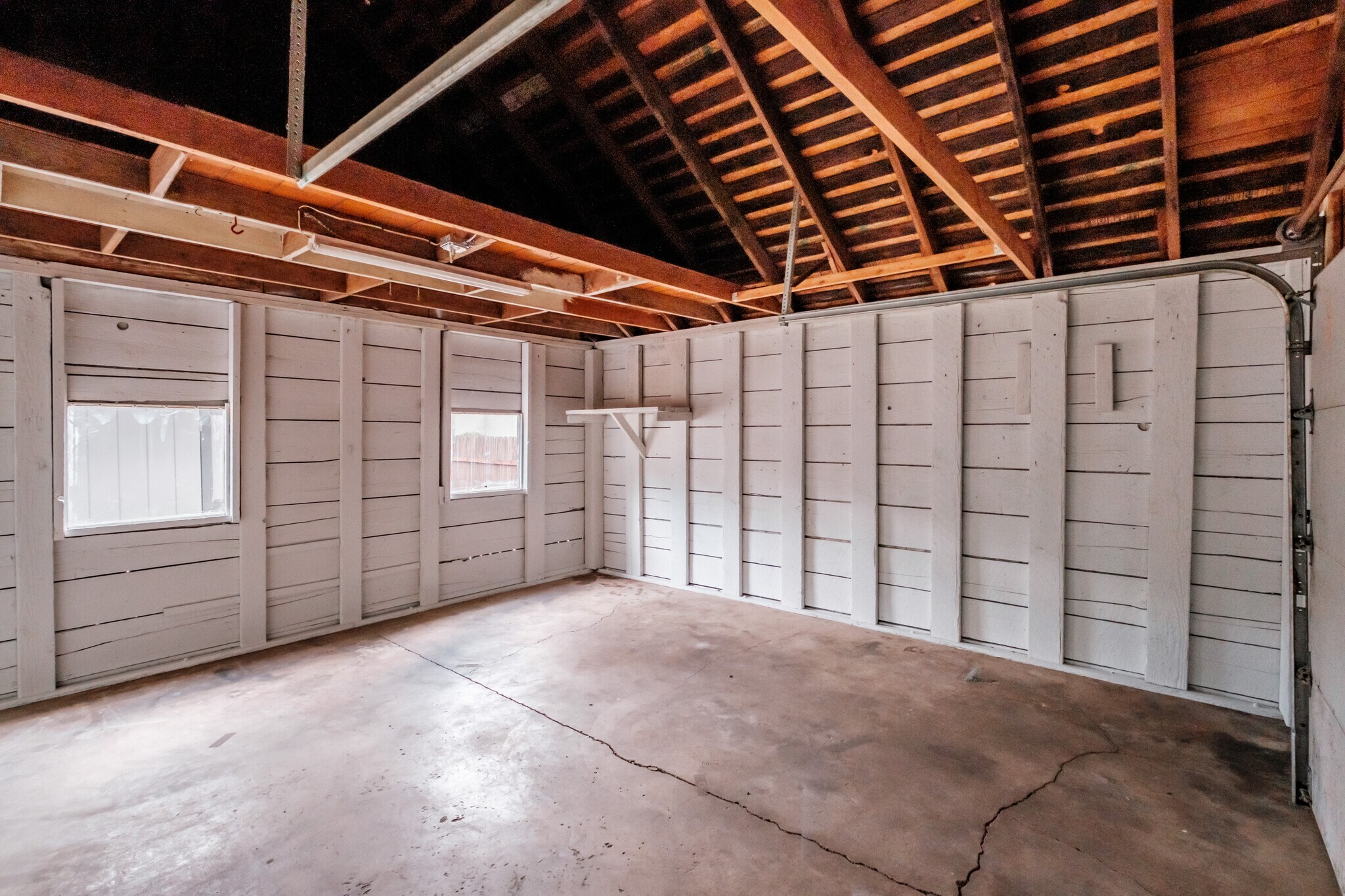Building Photo - 147 NE Elm St