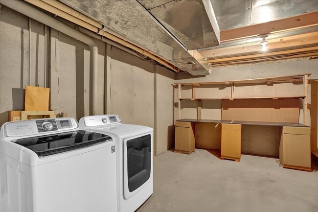 Building Photo - Indian Creek 2 Bedroom, 2 Bathroom Townhom...