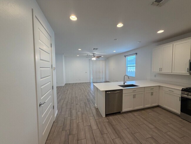 Building Photo - 36375 W Leonessa Ave