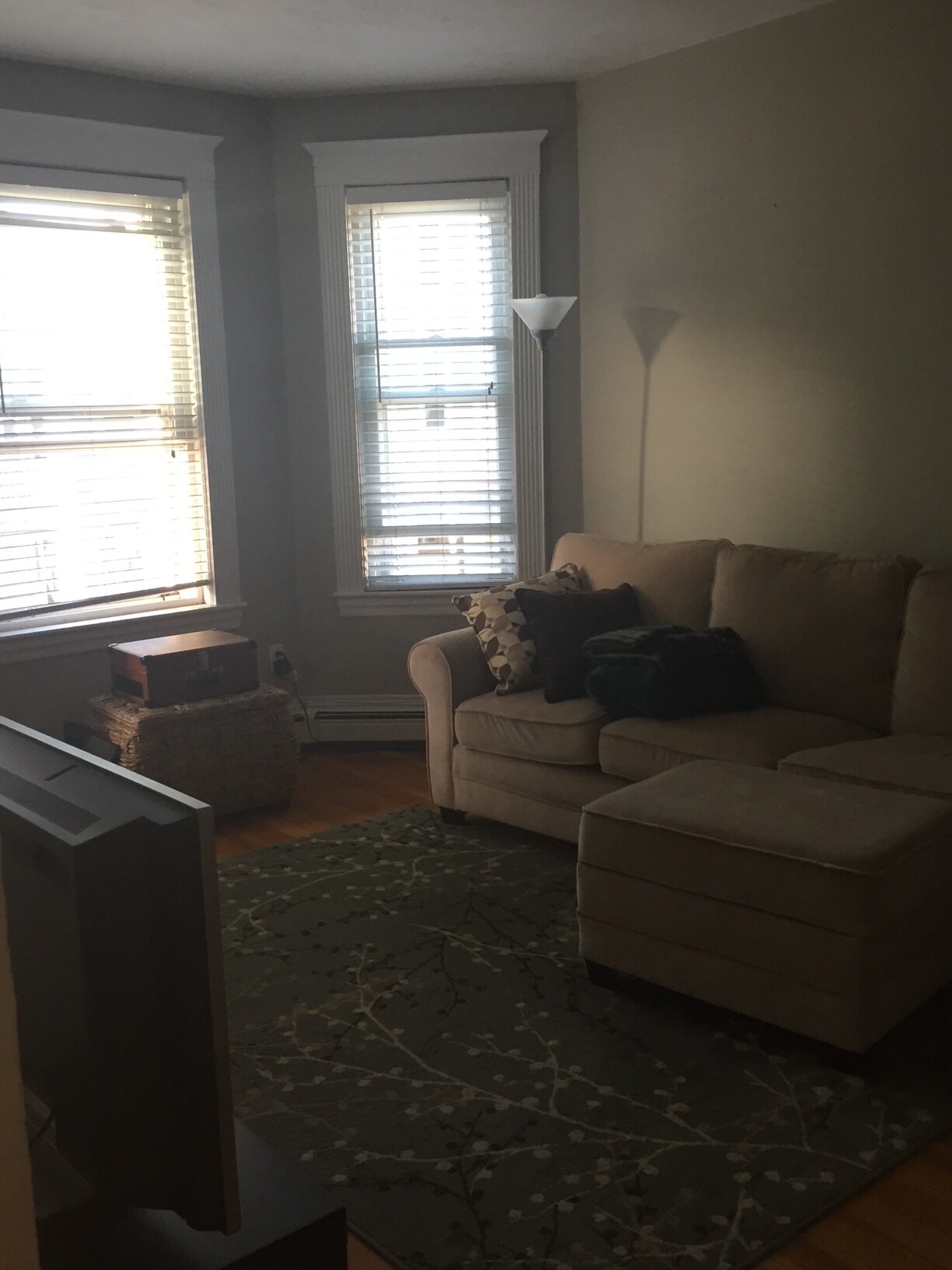 Building Photo - 931 E 4th St