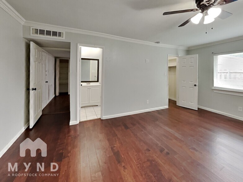 Building Photo - 8814 Miami Dr