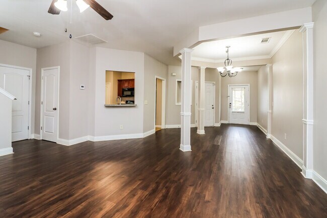 Building Photo - 113 Bethany Manor Dr