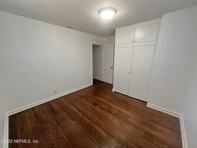 Building Photo - 2553 Myra St