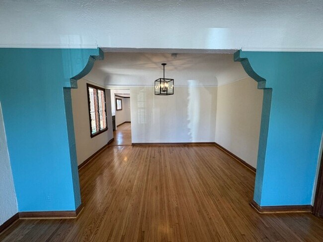 Building Photo - 2501 Eucalyptus Ave