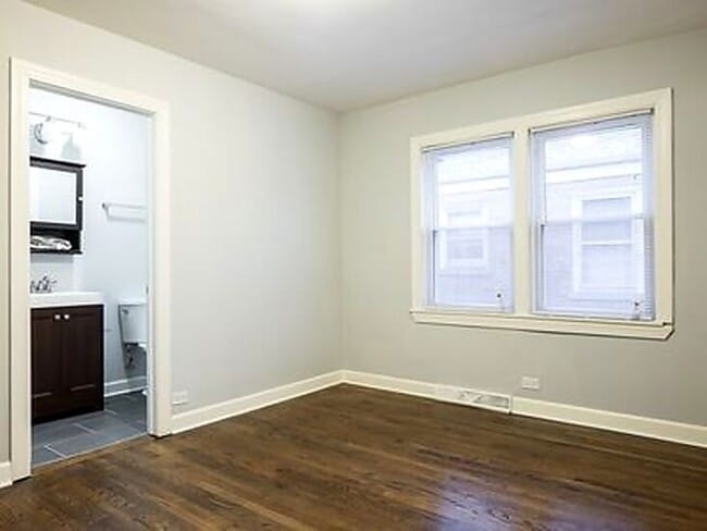 Building Photo - 2910 W Touhy Ave