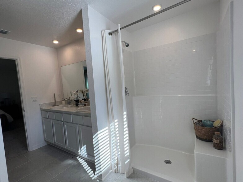 Building Photo - 4 Pritchard Dr