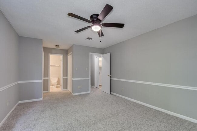Building Photo - 2453 Riverlook Dr