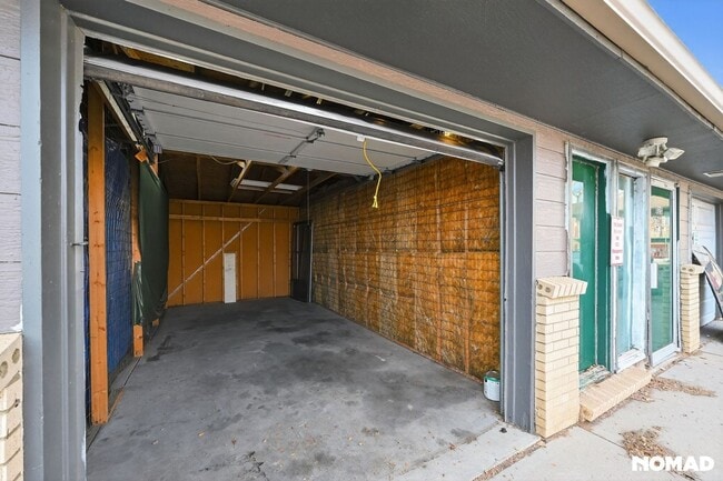 Building Photo - 820 Stone Mountain Ct