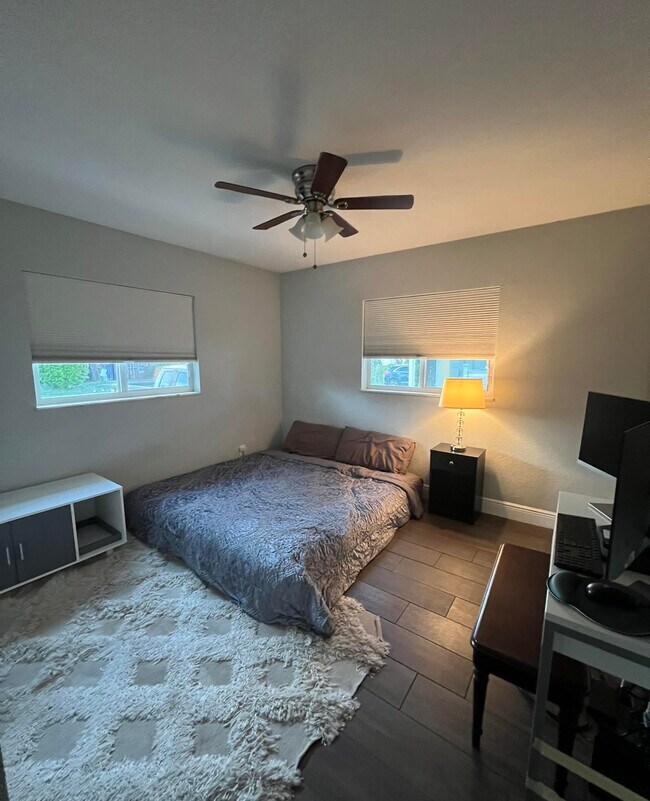 Building Photo - 303 N Marie Ave