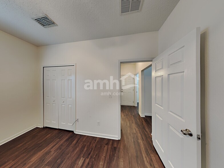 Building Photo - 13728 Devan Lee Dr N