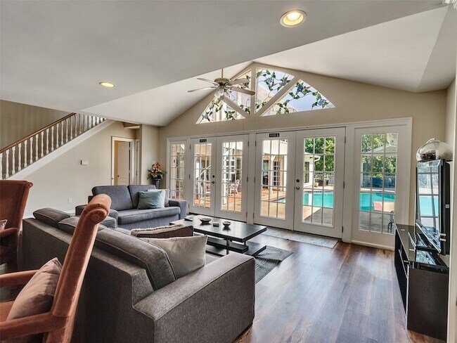 Building Photo - 8402 Matthews Ln