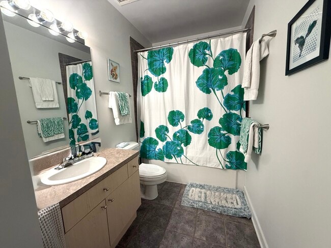 Building Photo - 1330 W Monroe St