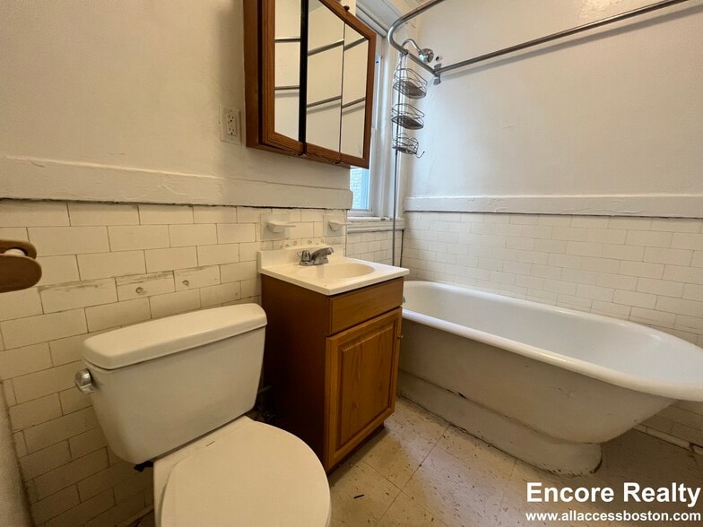 Building Photo - 15 Egremont Rd