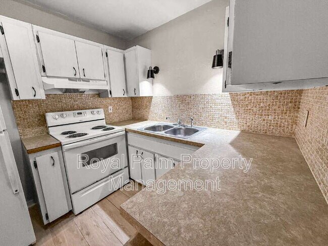 Building Photo - 3744 Estelle Ave