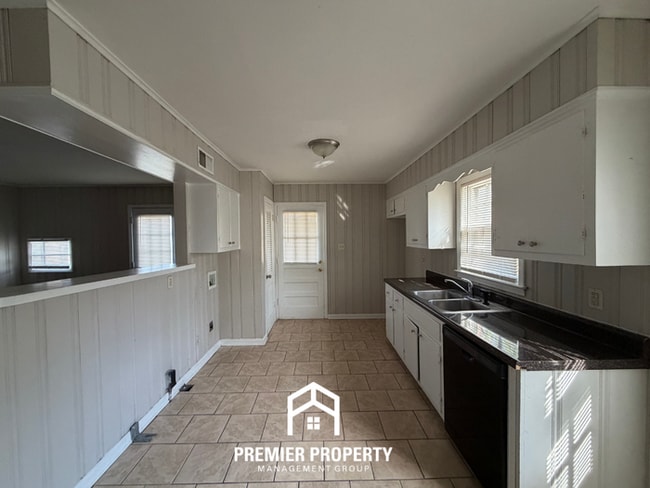 Building Photo - 1744 Myrna Ln