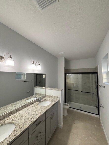 Building Photo - 900 Lakefront Village Dr