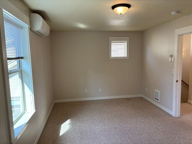 Building Photo - 437 NE Irving Ave