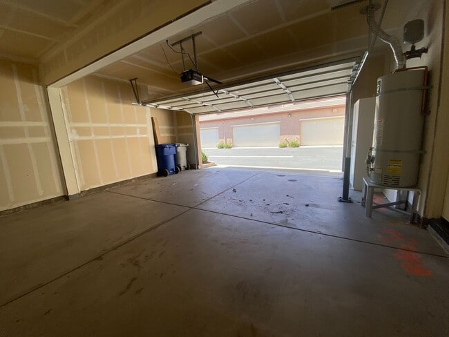 Building Photo - Spacious 2BD Condo with Loft & 2-Car Garage Near Intel and Willow Hill Park