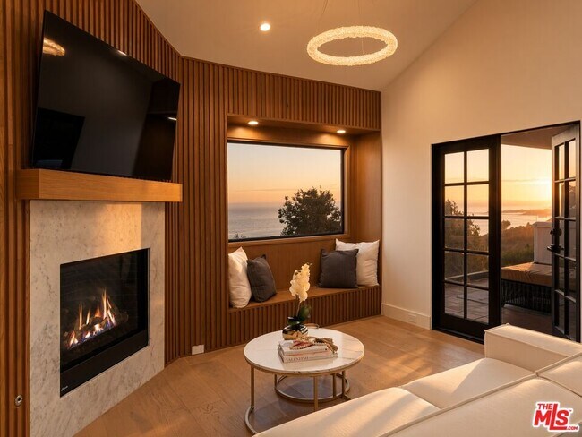 Building Photo - 3909 Villa Costera