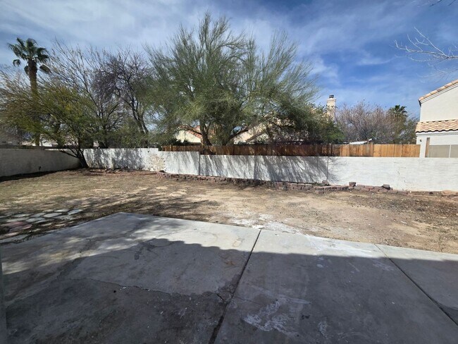 Building Photo - 2757 Trotwood Ln