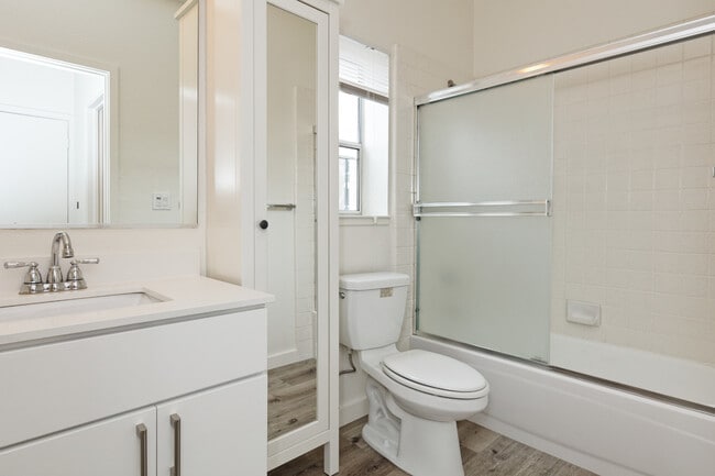 Building Photo - 1524 1st Ave