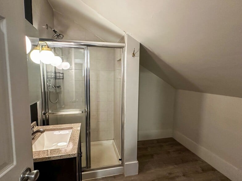 Building Photo - 1615 Carr St