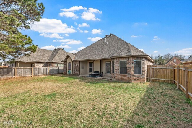 Building Photo - 337 Wood Springs