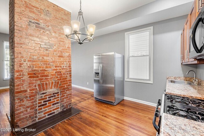 Building Photo - 949 S 7th St
