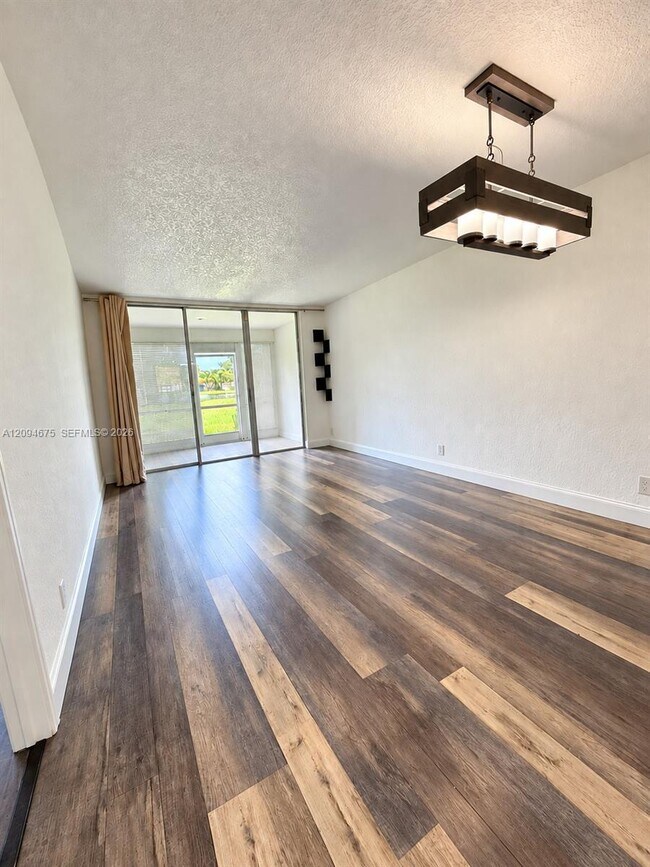 Building Photo - 9440 Poinciana Pl